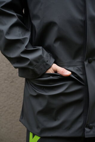 CE Onaylı %100 Su Geçirmez Motorcu Dikişsiz Yağmurluk Takım